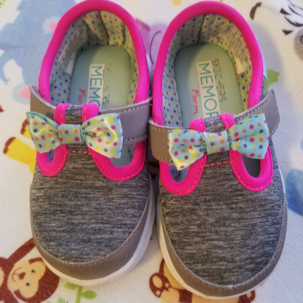 Sketchers toddler shoes size 6